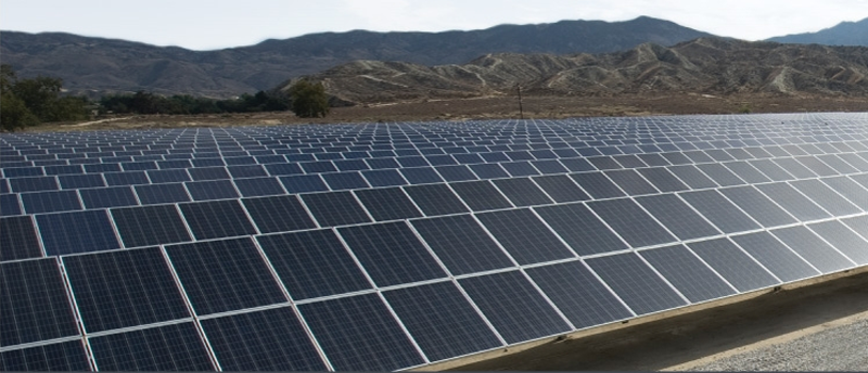 Paneles solares en una reserva india de EEUU. 