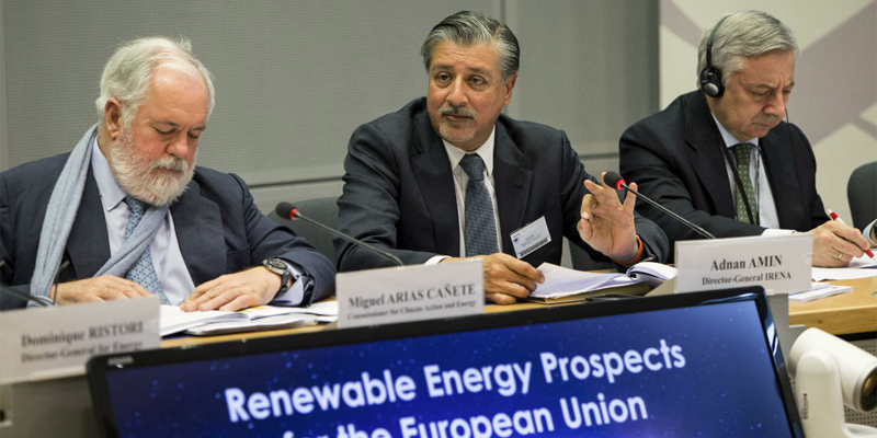 Adnan Z. Amin, director general de IRENA, durante la presentación del informe que sitúa las posibilidades de Europa de doblar su cuota de renovables para 2030 con efectos positivos para la economía y la reducción de emisiones.