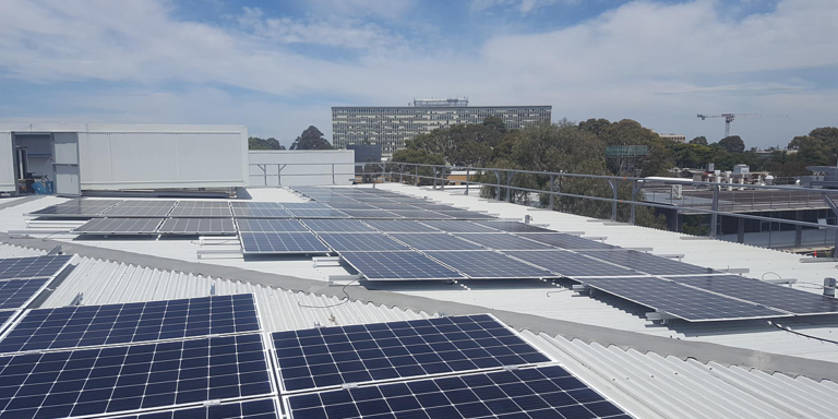 Indra diseña e instala una micro-red eléctrica de última generación en el campus de la Universidad de Monash, la mayor de Australia, para garantizar su sostenibilidad y eficiencia energética.