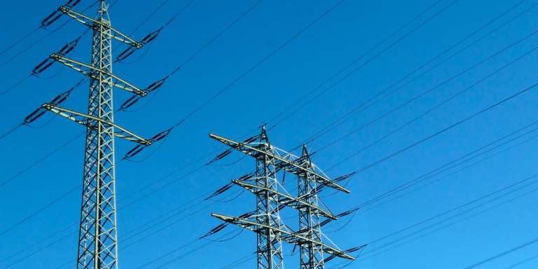 La Comisión de Industria, Investigación y Energía del Parlamento Europeo ha aprobado los texto refundidos de la Directiva y Reglamento de Electricidad, dos de los principales elementos regulatorios que conforman el Paquete de Energía Limpia.