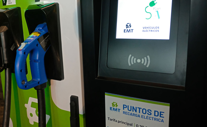 Los cinco puntos de carga rápida para coches eléctricos en aparcamientos públicos de Madrid forman parte de una red que se irá ampliando.