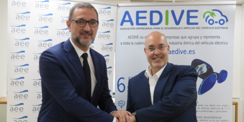 Convenio entre AEDIVE y AEE para impulsar acciones relacionadas con el automóvil eléctrico y la energía eólica