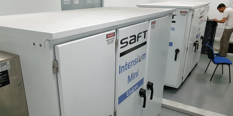Sistemas de almacenamiento de energía de Li-ion de Saft instalados en la fábrica de Exkal de Navarra para mejorar la eficiencia de su consumo fotovoltaico.