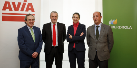Iberdrola y AVIA instalarán puntos de recarga rápida para vehículos eléctricos en las estaciones de servicio