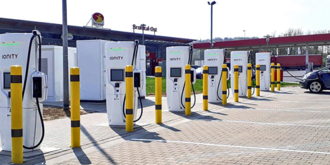 Ionity abre su primera electrolinera en Alemania con capacidad para la recarga simultánea de seis vehículos
