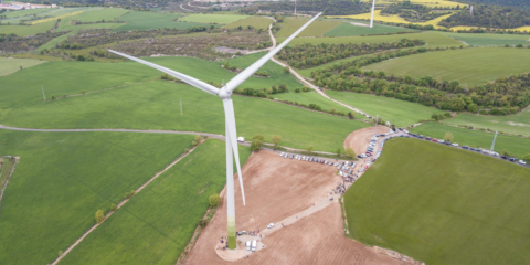El primer aerogenerador comunitario ya funciona en el municipio de Pujalt y vende su electricidad a Greenpeace