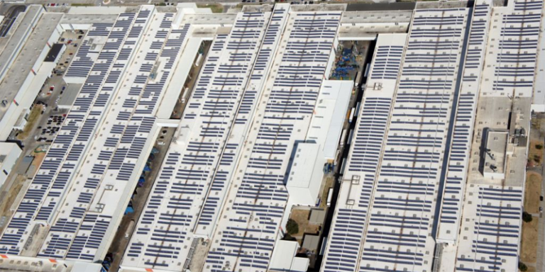 La planta de paneles fotovoltaicos se encuentran en las cubiertas de las instalaciones de la factoría de Seat en la ciudad barcelonesa de Martorell.