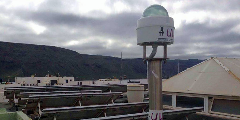 Una de las cámaras instaladas por el equipo de investigación de La Laguna en la planta fotovoltaica de La Graciosa. Foto: R. Guerrero