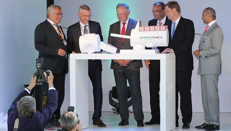 Inauguración oficial de la planta de componentes para parques eólicos marinos en Alemania, una tecnología pujante en la generación de electricidad.