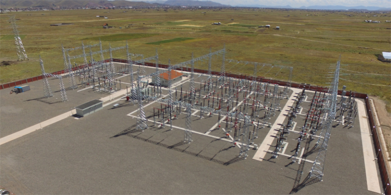 Subestación de Red Eléctrica Internacional, empresa que ha puesto en operación la línea eléctrica de 115 kilómetros de longitud al sur de Perú.