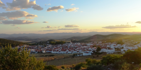 El suministro eléctrico de la sierra norte de Sevilla recibirá parte de los 256 millones que Endesa invertirá en la provincia