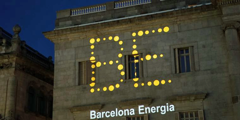 Barcelona Energía, comercializadora pública de energía para el área metropolitana ofrecerá electricidad de fuentes renovables para abastecer a los edificios públicos municipales y el alumbrado público y se abrirá a la ciudadanía en 2019.