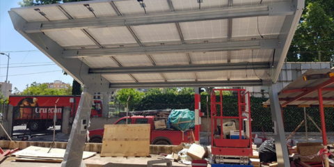 Una marquesina fotovoltaica suministrará energía limpia a un punto de carga eléctrica en Palma