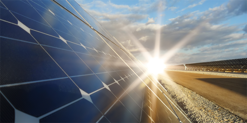 Tetra Pak ha instalado placas fotovoltaicas en sus propias instalaciones para generar energía limpia, entre otras iniciativas, para que actualmente el 50% de su consumo de electricidad sea de origen renovable.