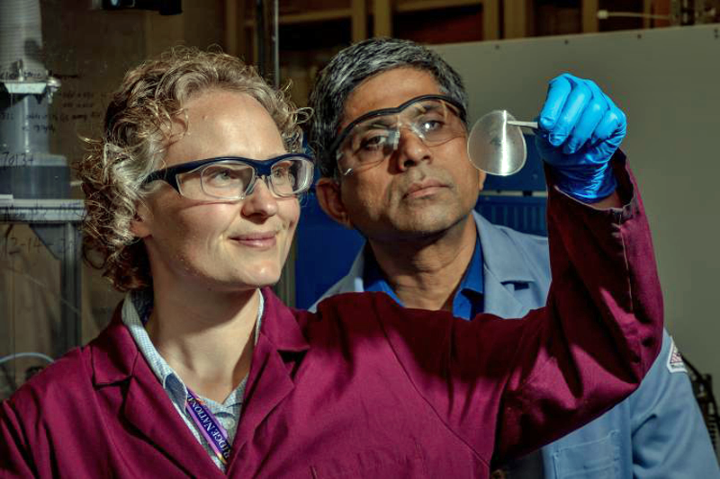 Científicos del Oak Ridge Lab con la nueva membrana