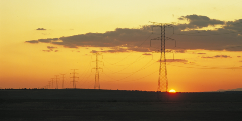 España importó en julio el mayor saldo mensual de energía eléctrica registrado desde 1990, según REE