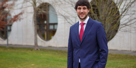 Un investigador de la UPNA aumenta las prestaciones de las baterías de litio en instalaciones de energía renovable