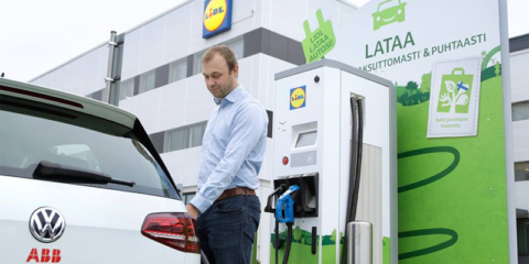 ABB extiende su tecnología de carga rápida por los supermercados Lidl de Finlandia