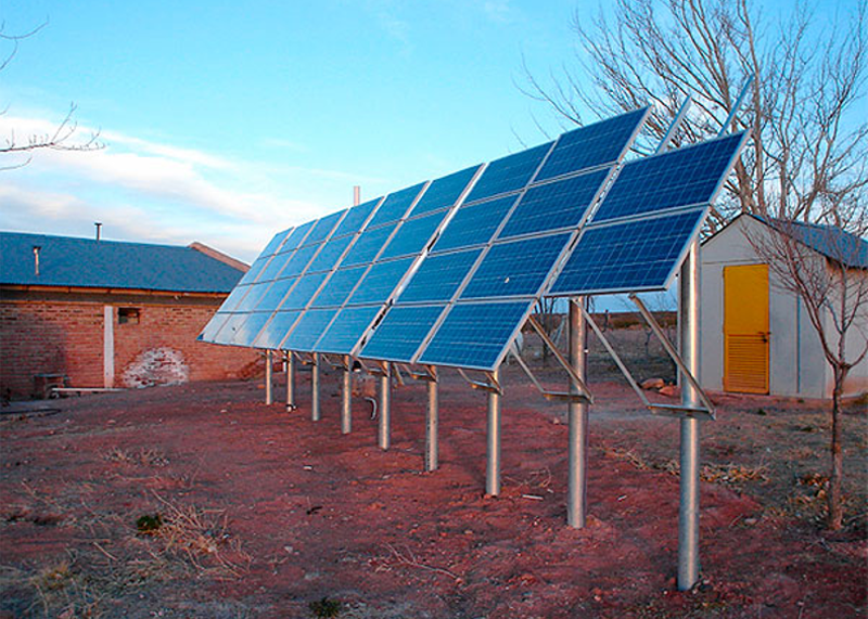 Instalación fotovoltaica en una zona rural. 