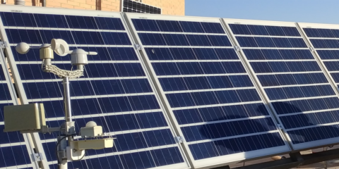 UJA crea un sistema para monitorizar la radiación solar en instalaciones fotovoltaicas de baja potencia