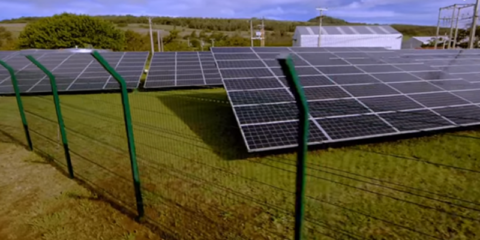 La Isla de Pascua inicia la descarbonización del sistema eléctrico con una planta fotovoltaica donada por Acciona