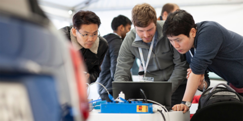 Cientos de expertos se reúnen en un banco de pruebas de recarga inteligente para vehículos eléctricos