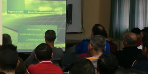 Endesa imparte formación especializada sobre montaje de parques fotovoltaicos a desempleados de Extremadura