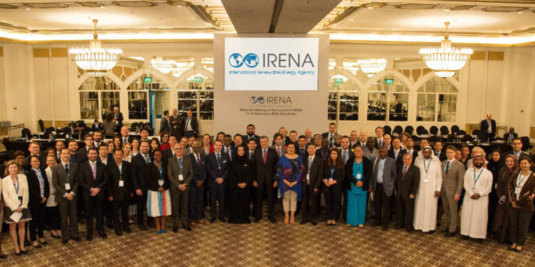 Foto de familia de los asistentes al XVI Consejo de Irena.