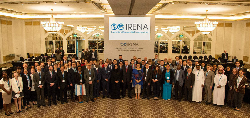 Foto de familia de los asistentes al XVI Consejo de Irena. 