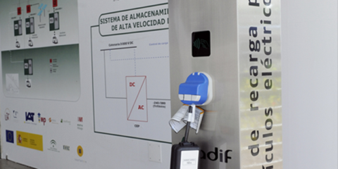 Adif pone en marcha un sistema de recarga eléctrica que aprovecha la energía de frenado de los trenes