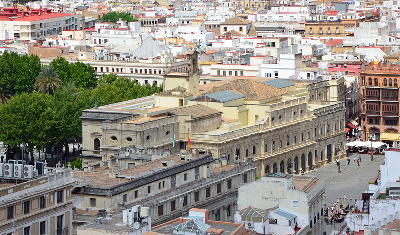 Ayuntamiento de Sevilla desde Giralda.