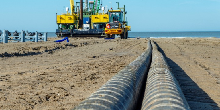 Obras de construcción del cable submarino Nemo Link, entre Reino Unido y Bélgica.