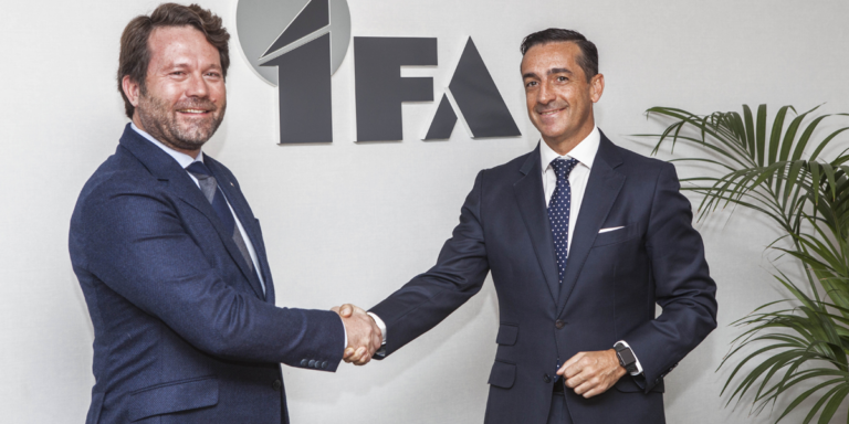 Firma del acuerdo entre Nissan y Grupo IFA.