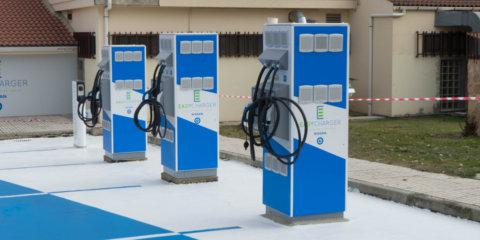 Nissan inaugura la primera estación de su red pública y universal de puntos de carga rápida