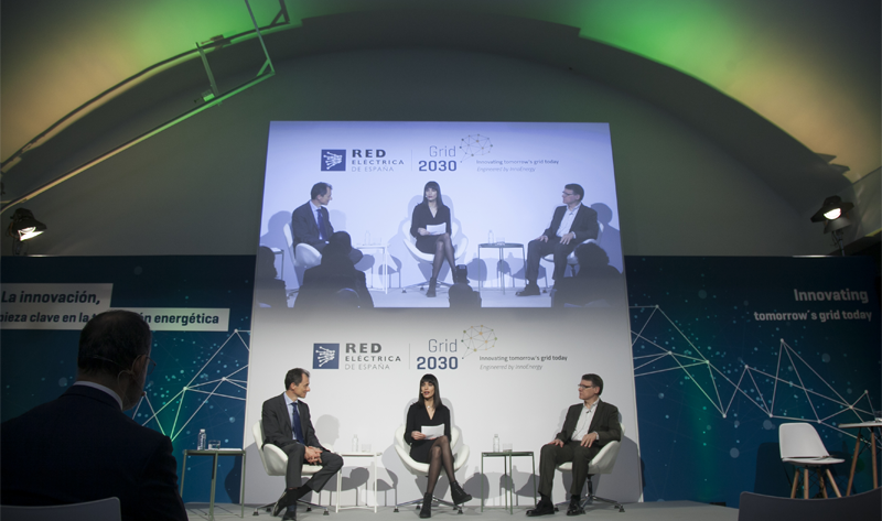 Al acto han acudido el ministro de Ciencia, Innovación y Universidades, Pedro Duque, y el presidente de Red Eléctrica, Jordi Sevilla.