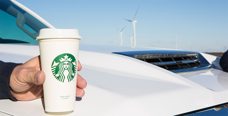 Vaso café Starbucks. Aerogenerador. Energía renovable.