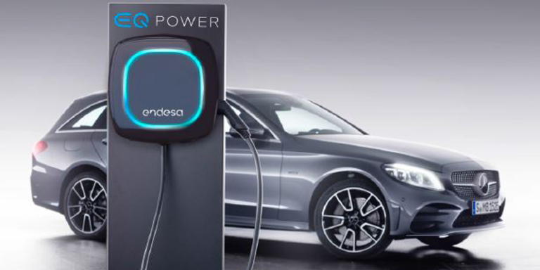 Cargador EQ Power vehículo eléctrico Mercedes-Benz.