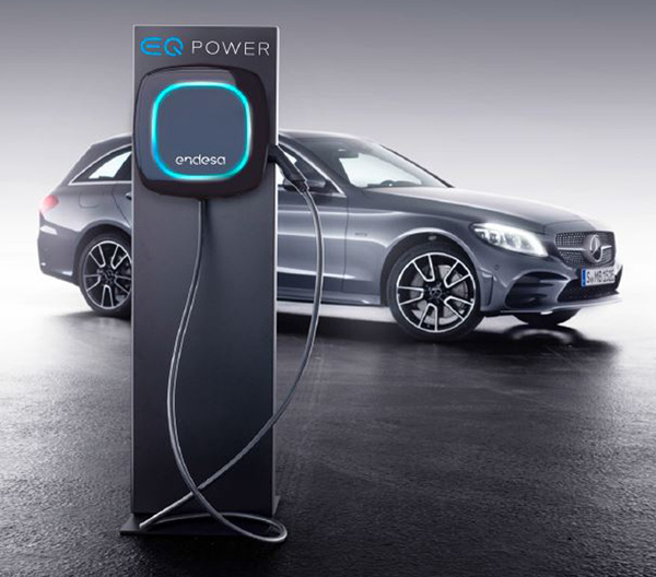 Cargador EQ Power vehículo eléctrico Mercedes-Benz.