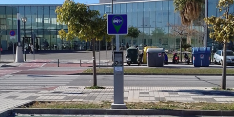 La Universidad de Málaga instala 14 estaciones de carga para coches eléctricos