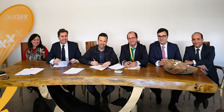 Firma del acuerdo entre Audax Renovables y Trina Solar