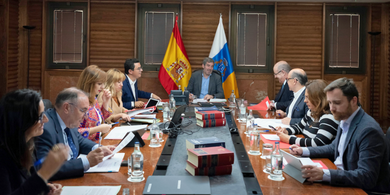 Consejo de Gobierno de Canarias en el que se aprobó, este lunes, el decreto de ejecución de las obras del cable submarino que unirá Lanzarote y Fuerteventura creando una nueva interconexión eléctrica.