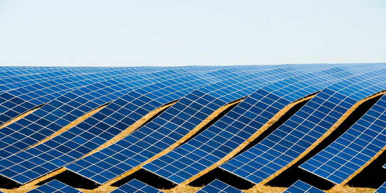 El proyecto fotovoltaico que desarrollara Axis ofrecerá una potencia total de 300 MW y una vida útil de 30 años.