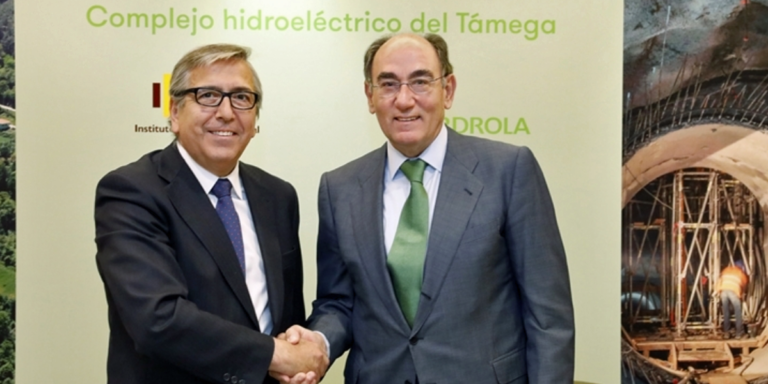 El presidente de la compañía, Ignacio Galán, y el del Instituto, José Carlos García de Quevedo