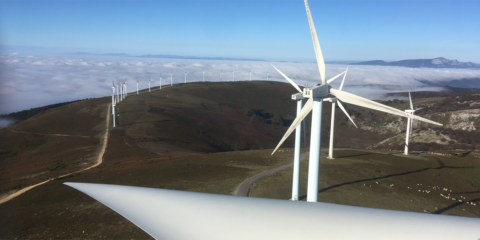Una sociedad conjunta entre EVE e Iberdrola permitirá más inversiones en proyectos eólicos y fotovoltaicos en Euskadi
