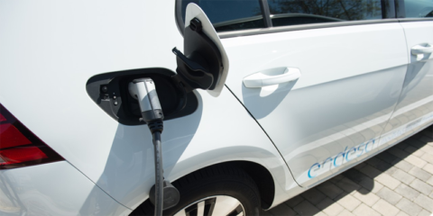 Más de 100 puntos de recarga rápida y semirrápida de Endesa X se repartirán en estaciones de servicio de Ballenoil