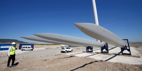 Instalan los primeros aerogeneradores del complejo eólico El Pradillo en Zaragoza para funcionar este año