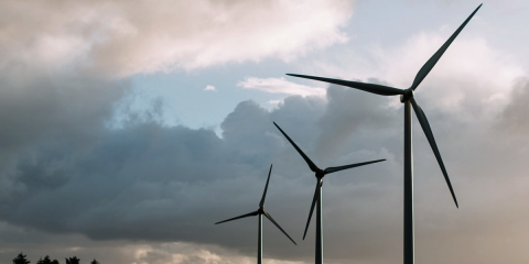 El BEI acuerda nueva financiación para acelerar la inversión en energías renovables y limpias