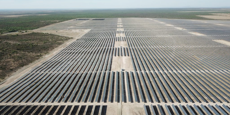 Imagen de la construcción de la planta fotovoltaica Potrero Solar.