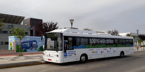 Málaga prueba un cargador rápido de 200 kW bajo el pavimento para autobuses eléctricos
