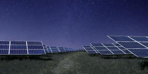 Desarrollan una prueba en Reino Unido de servicio nocturno de energía reactiva desde una planta solar